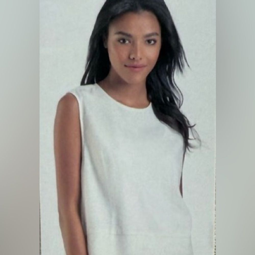 Charlie Paige Women's Cream Sleeveless Top. Size S. NWT.